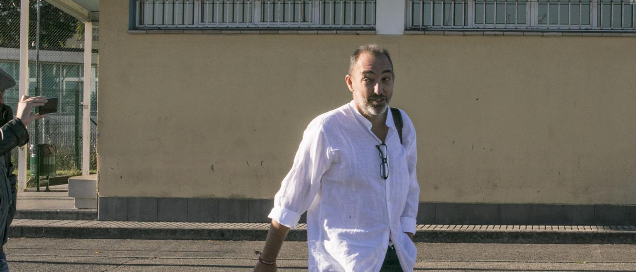 Natalio Grueso a la salida del Centro Penitenciario de Asturias en octubre de 2018.