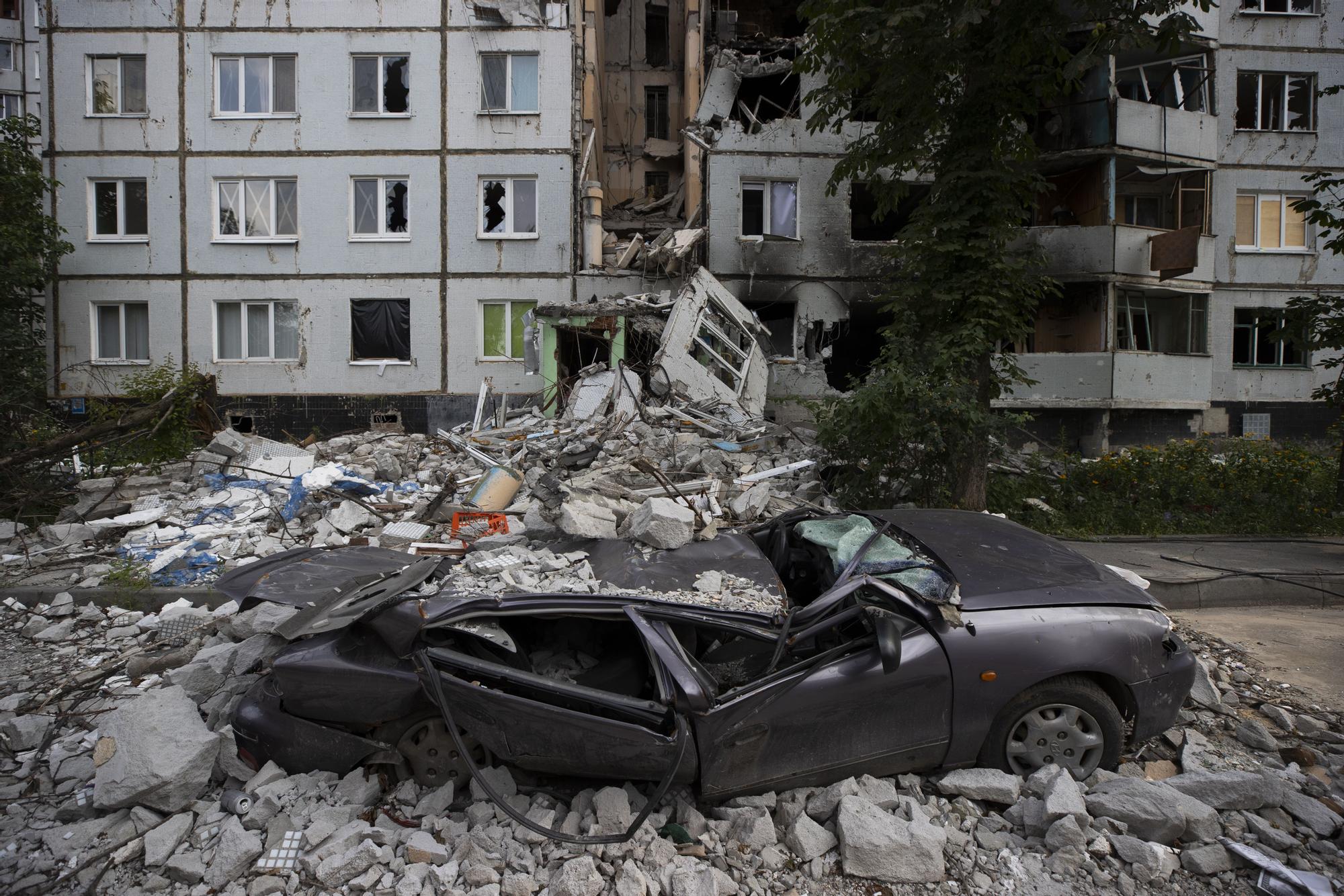 La destrucción causada por los rusos en el barrio Saltivka de Járkov