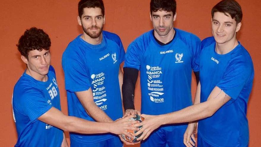 Sergio Pérez, Samu Pereiro, Alberto Garrido y Domingo Luis en el entrenamiento de ayer. // Rafa Vázquez