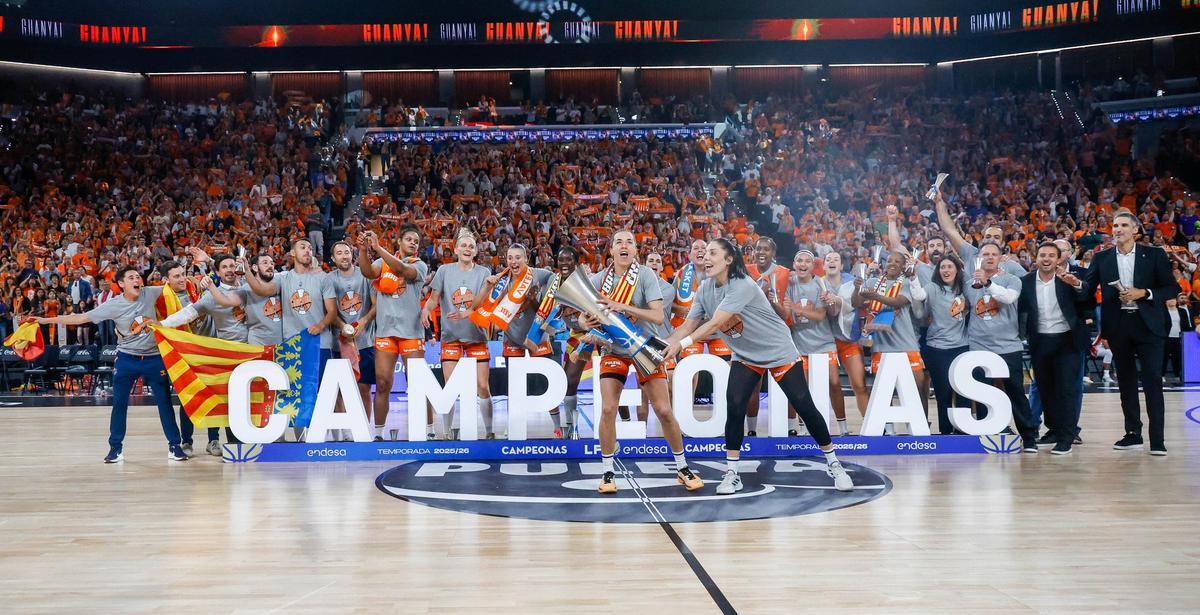 El primer título ganado en la historia del Roig Arena, la LF Endesa.