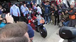 Márquez estrena su Ducati provocando una enorme expectación