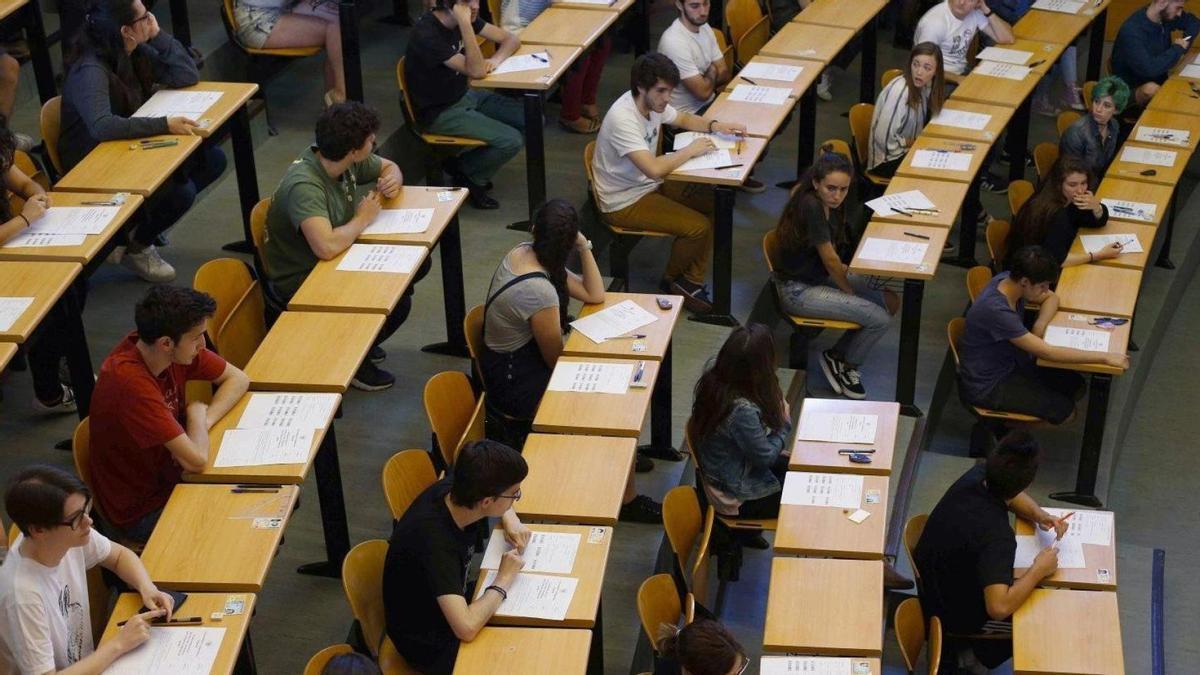 Alumnos en las pruebas de selectividad.