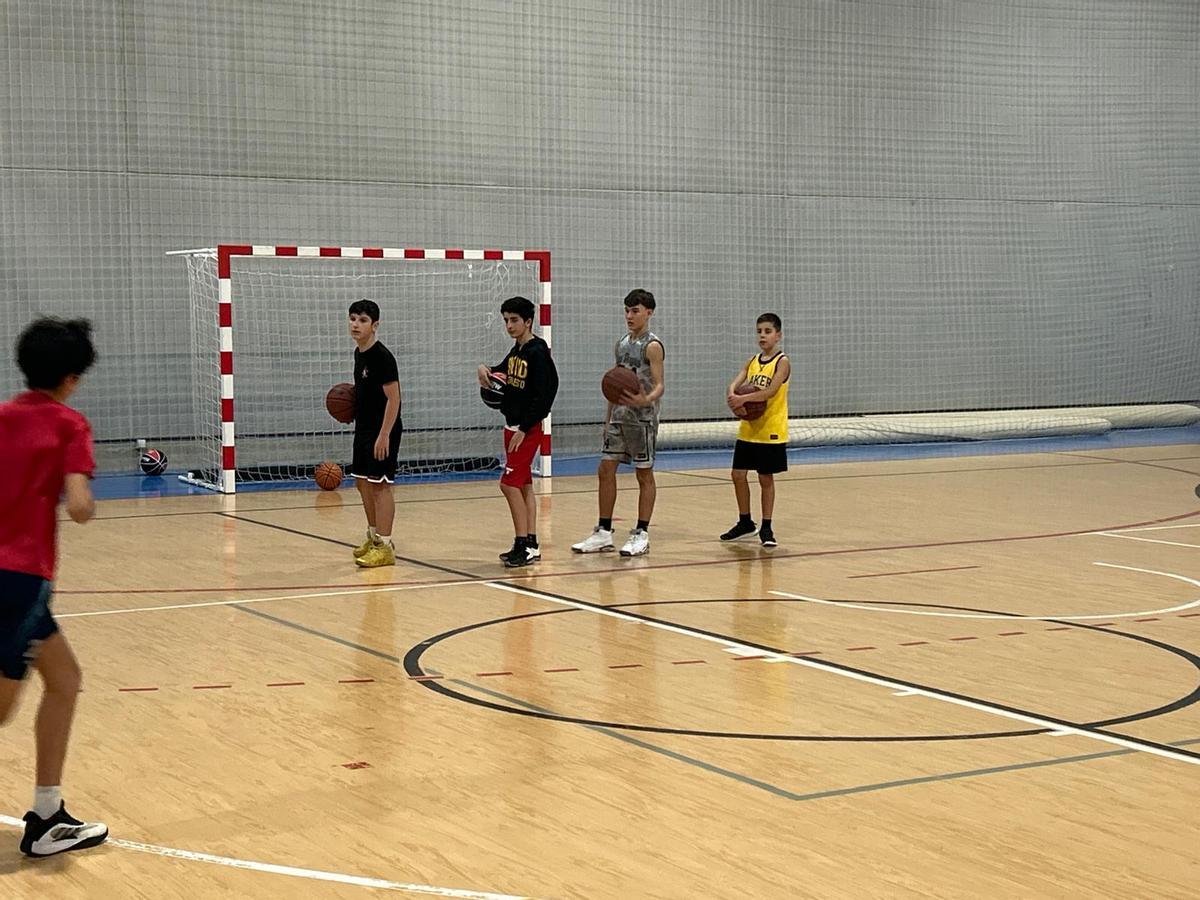 Entrenamiento del Club Baloncesto Siero