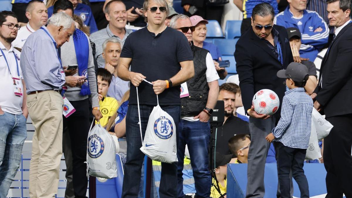 Todd Boehly, propietario del Chelsea, durante un partido de la Premier League.