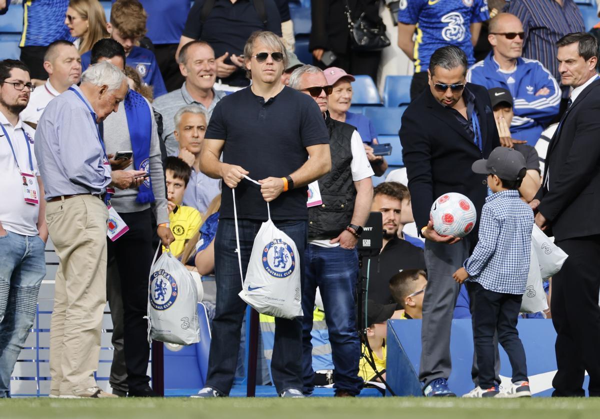 Todd Boehly, propietario del Chelsea, durante un partido de la Premier League.