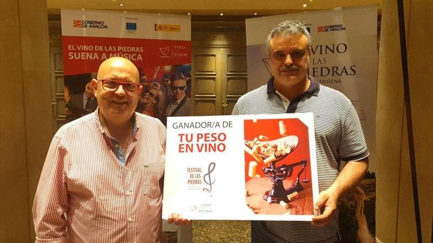 El ganador de ‘tu peso en vino’ recibe 102 botellas