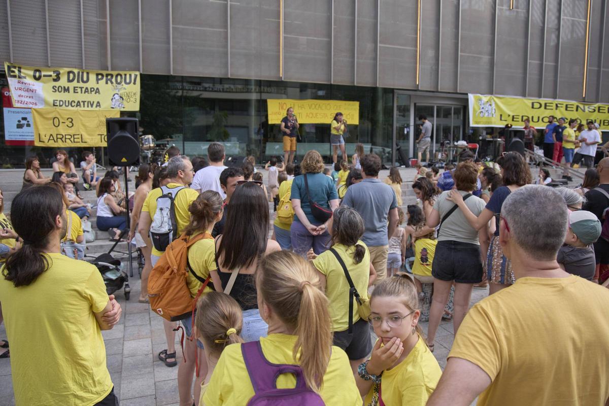 Les imatges de la protesta dels docents gironins contra el preacord d'Educació Les imatges de la protesta dels docents gironins contra el preacord d'Educació