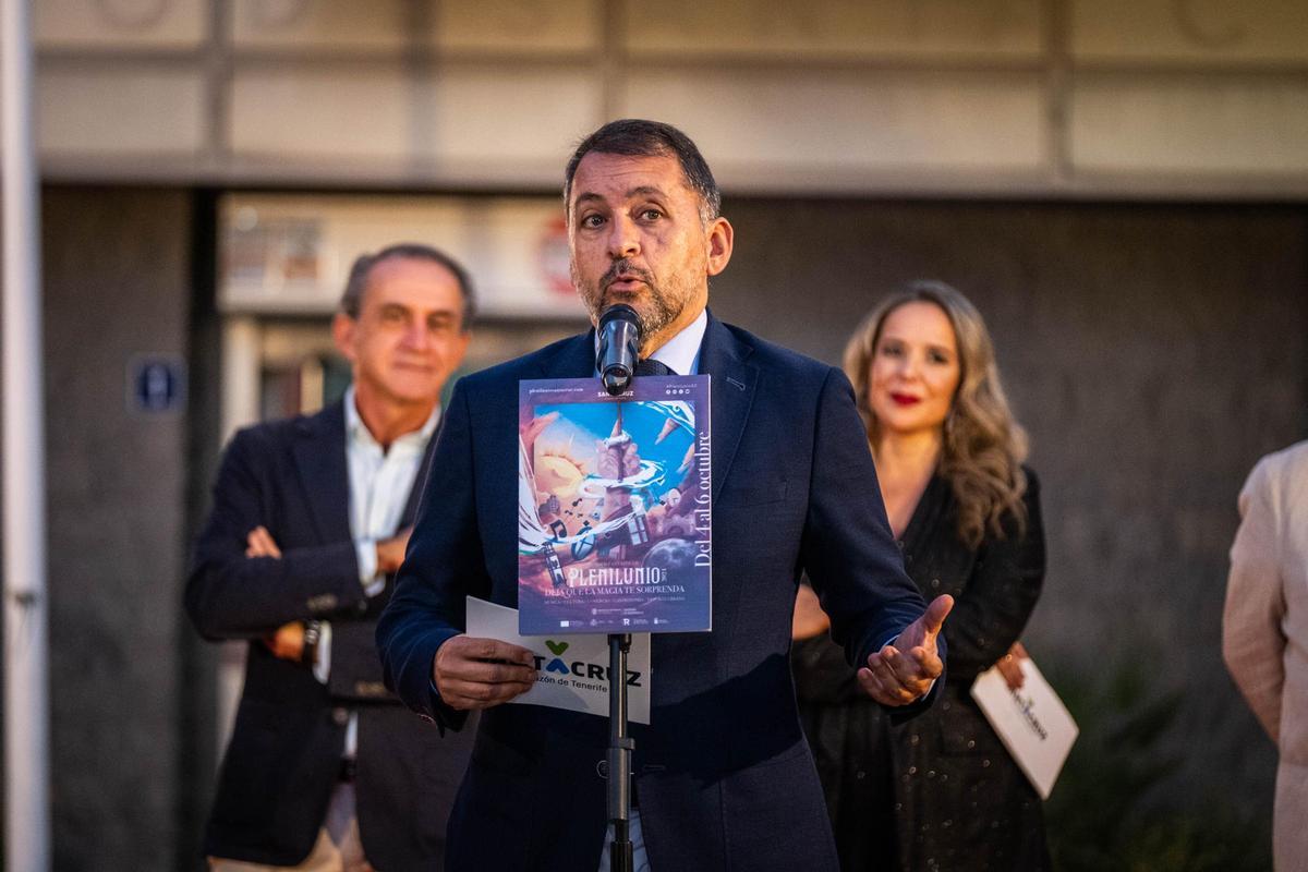 Intervención del alcalde de Santa Cruz durante la presentación de Plenilunio.