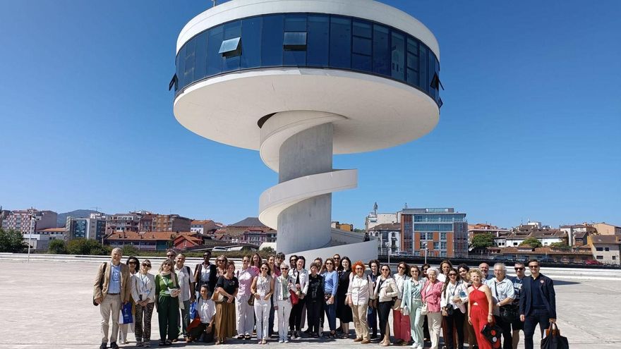 La Nebrija se compromete a estudiar la viabilidad de Bellas Artes en Avilés