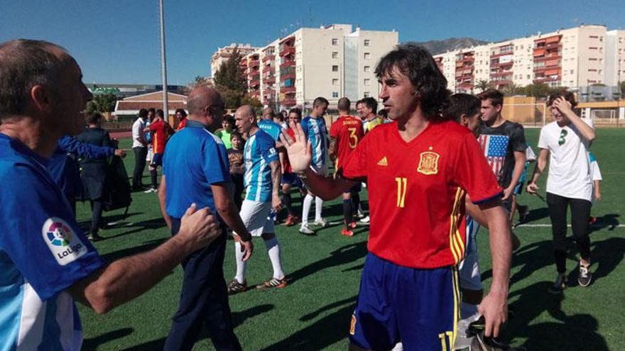 Larrainzar y Amavisca se saludan tras el encuentro.