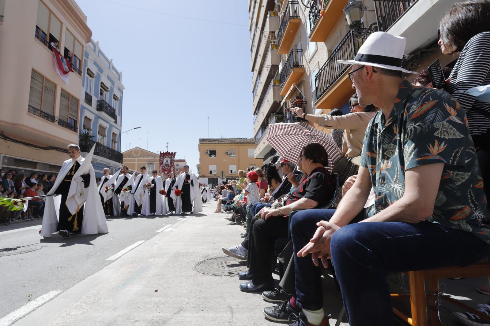 Flores y alegría para despedir la Semana Santa Marinera en el desfile de Resurrección