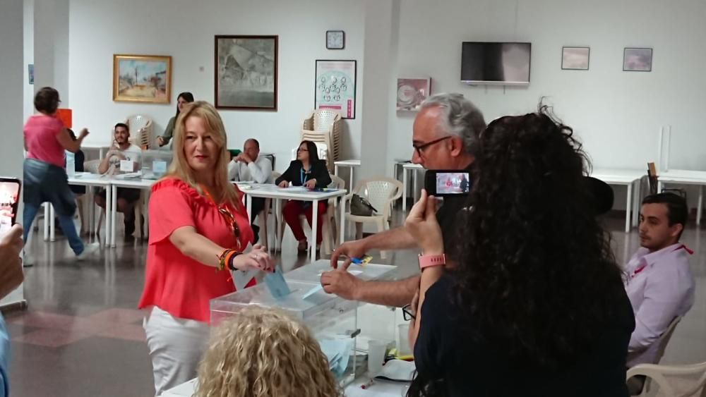 Los candidatos de Contigo Somos Democracia, Sueña Torrevieja, Los Verdes-Compromiso Municipal, PSOE, IU-Unidas Podemos, PP, VOX y Ciudadanos ya han ejercido su derecho a voto en Torrevieja