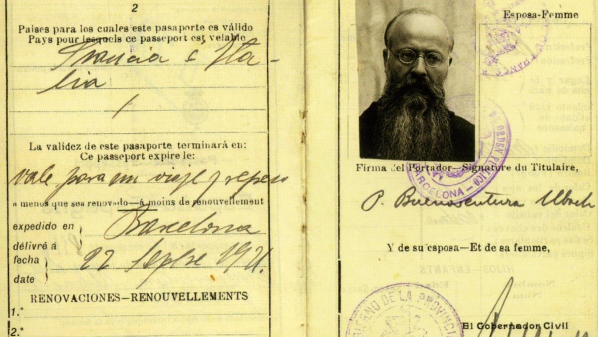 Pasaporte del monje y arqueólogo Bonaventura Ubach de 1921, el año en que se generalizó el pasaporte homologado internacionalmente.