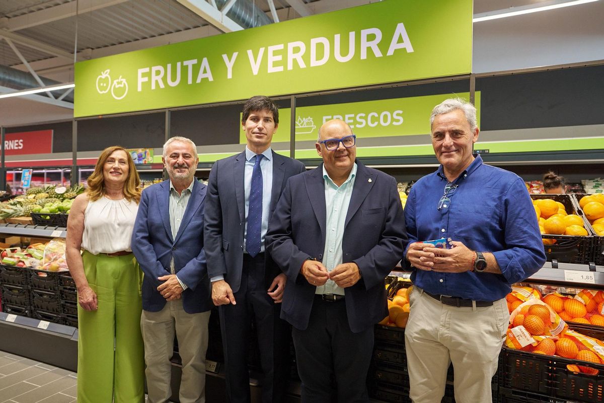 Beatriz Gálvez; Jesús María Claros; Rafael Martínez; Jesús Lupiáñez y Celestino Rivas, en la inauguración del nuevo Aldi.