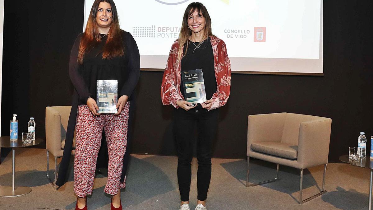 Laura Ferrero (derecha) y Guada Guerra, durante el Club FARO. |   // PABLO HERNÁNDEZ