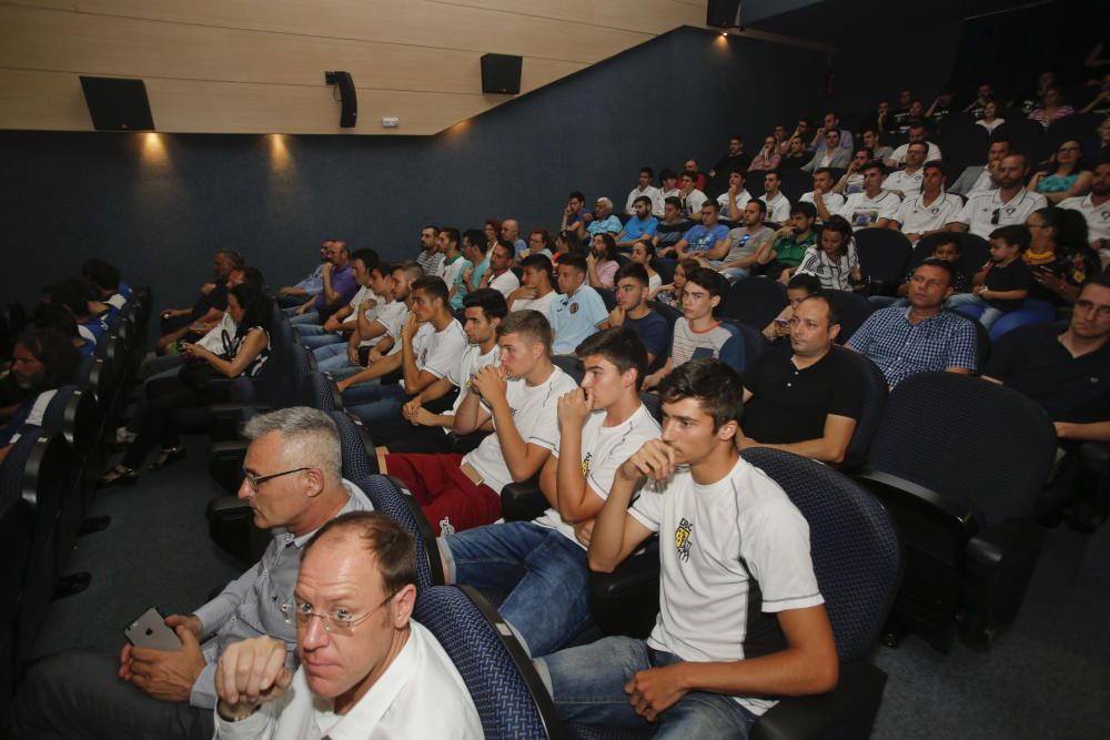 Entrega de premios en el Club Información