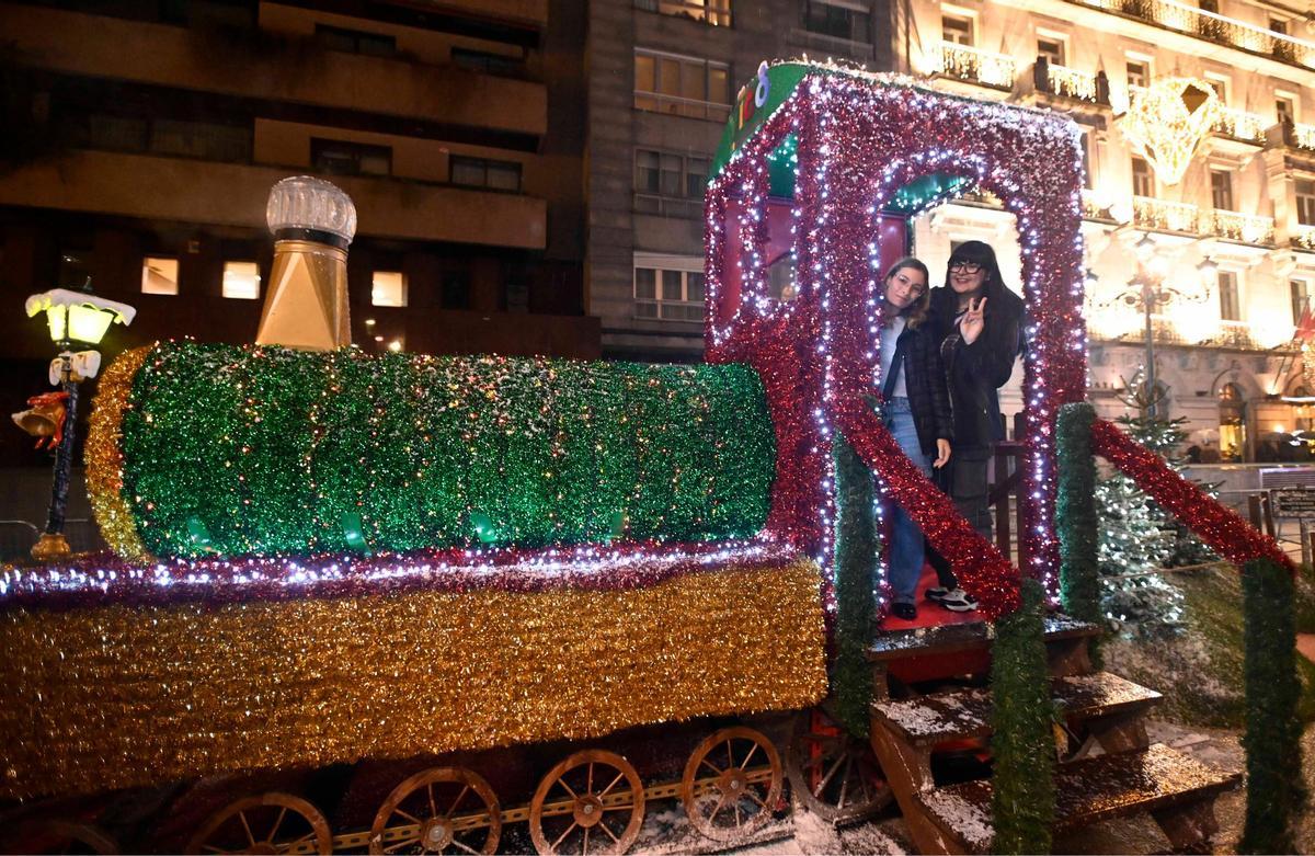 Vigo enciende la Navidad más grande de su historia ante miles de personas
