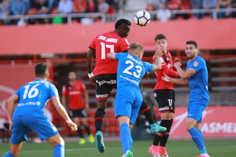 Real Mallorca kämpft weiter verbissen gegen den Abstieg. Der Zweitligist hat am Samstag (20.5.) im Stadion von Son Moix gegen Almería drei wichtige Punkte geholt.