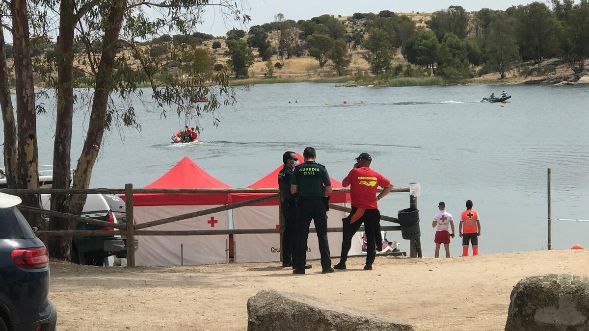 Dispositivo de búsqueda para localizar al varón desaparecido en el embalse de Proserpina.