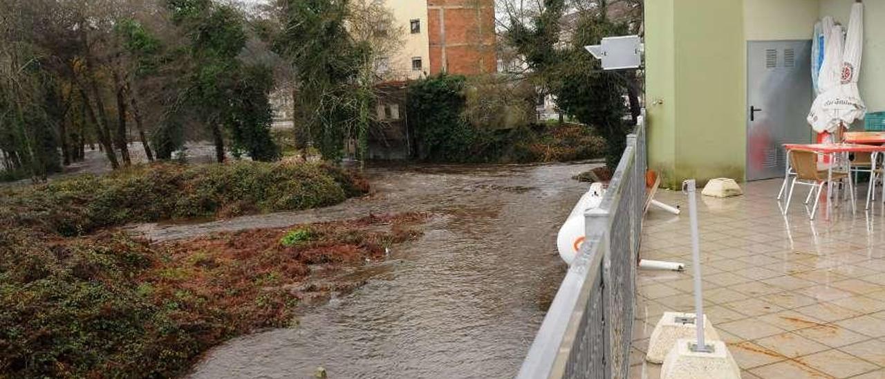 Desbordamiento del río Gallo en Cuntis en una imagen de archivo. // Gustavo Santos