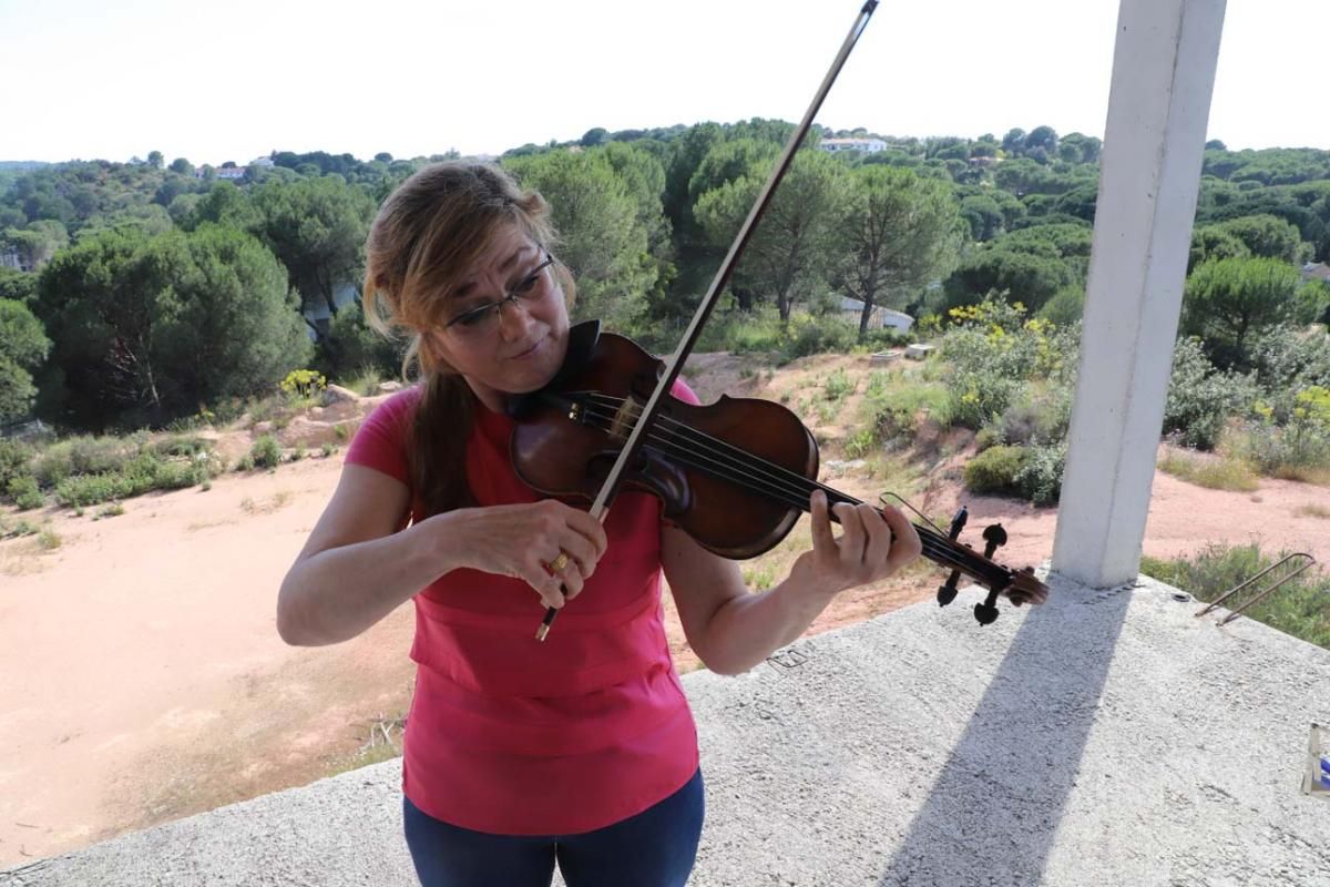 Siete músicos de la Orquesta se reúnen en torno a "La Habanera"