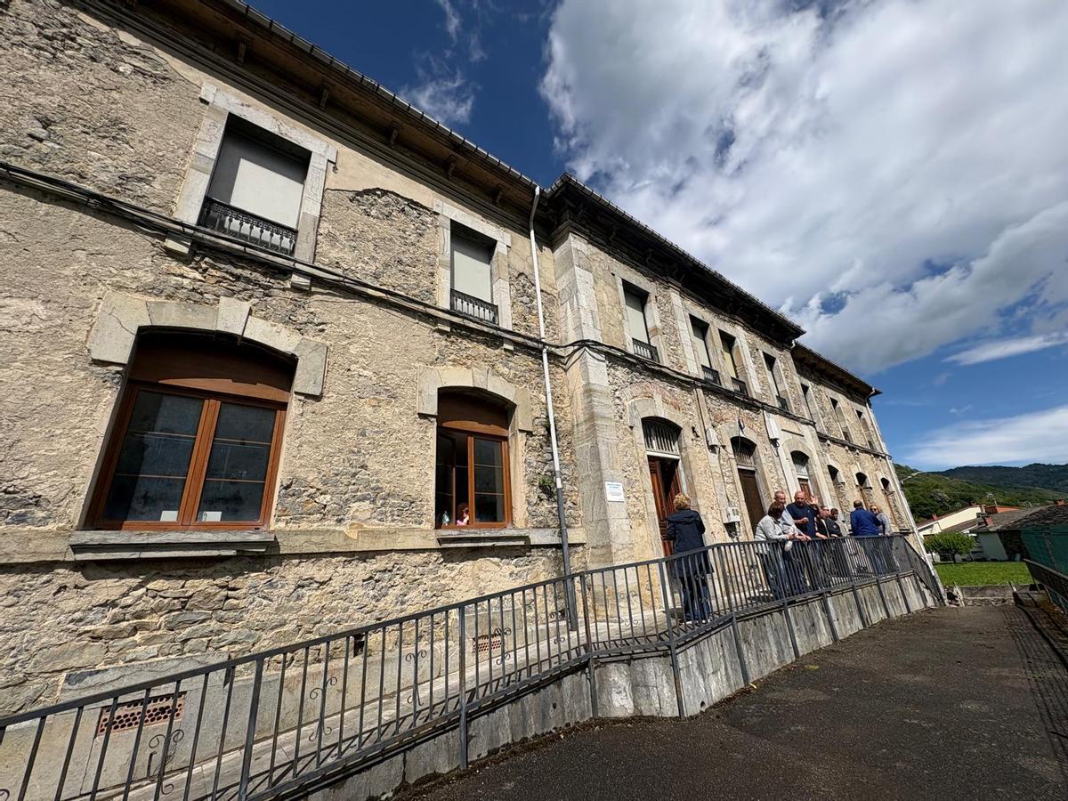 Antiguas escuelas de Casomera, donde está la nueva biblioteca
