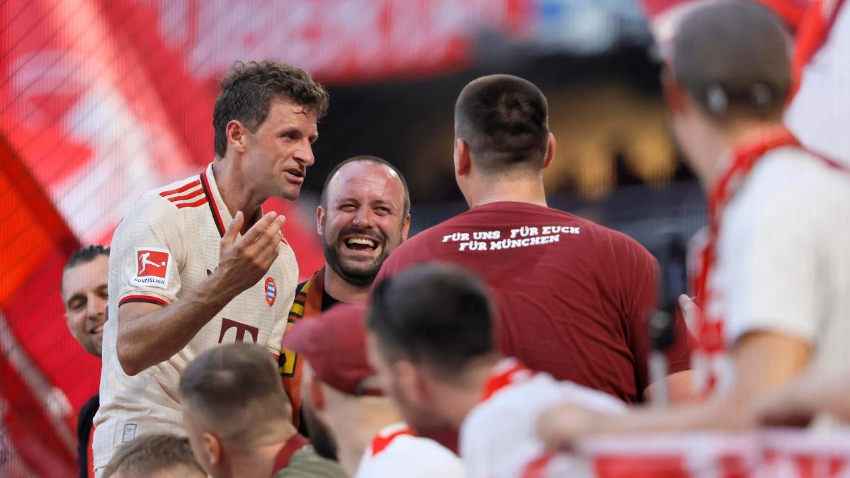 Müller, a Lewandowski: "Si te aburres, vuelve y hacemos más goles juntos"