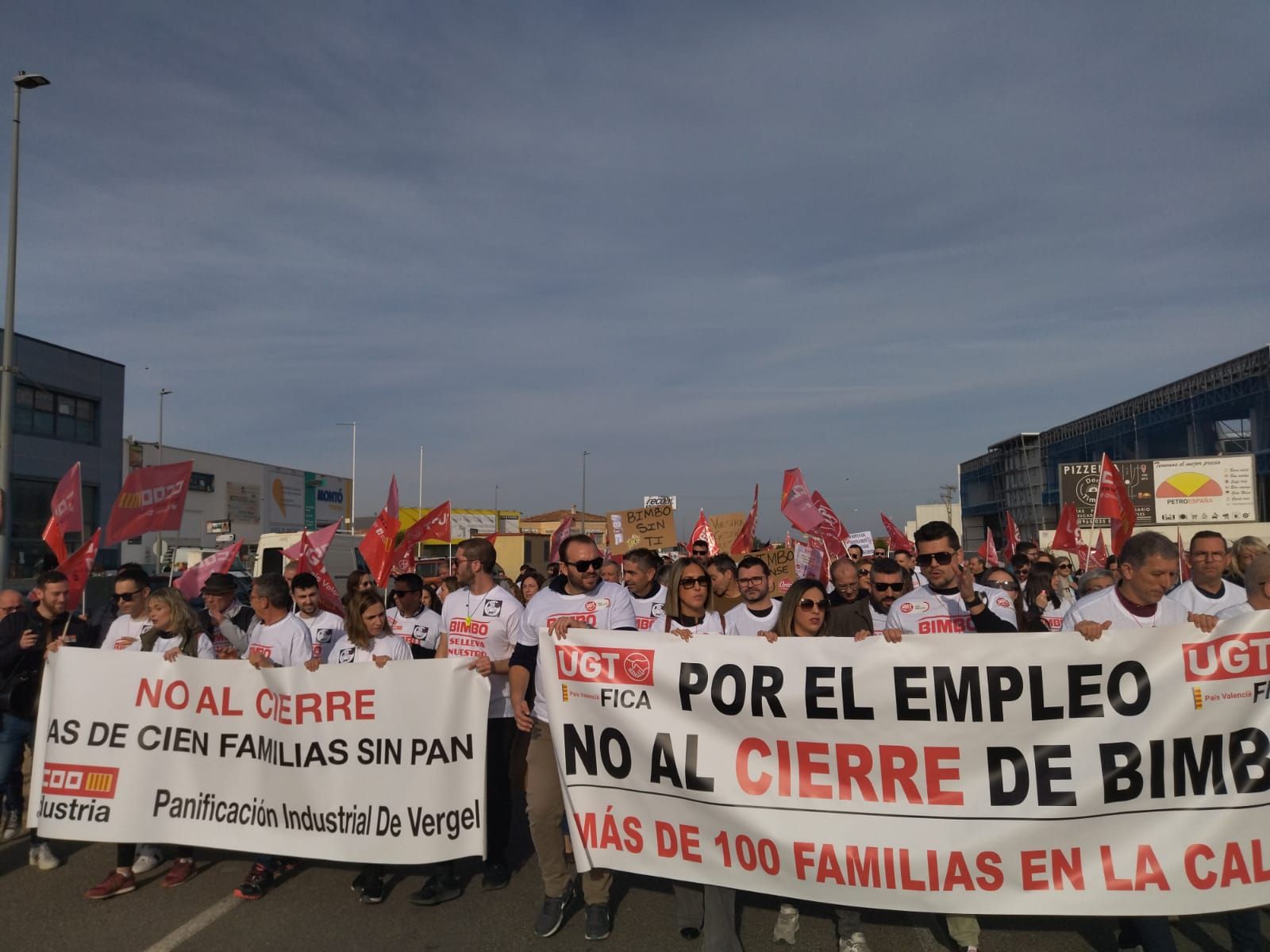 Manifestación contra el cierre de la histórica factoria de Bimbo en El Verger