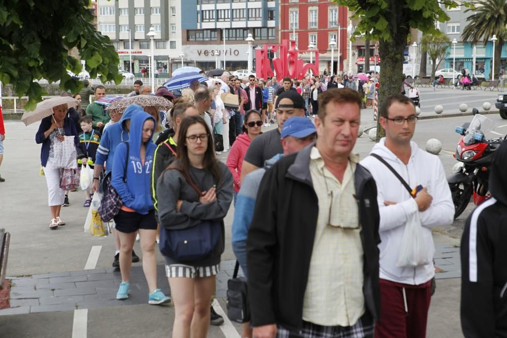 Desembarco de cruceristas extranjeros en Gijón