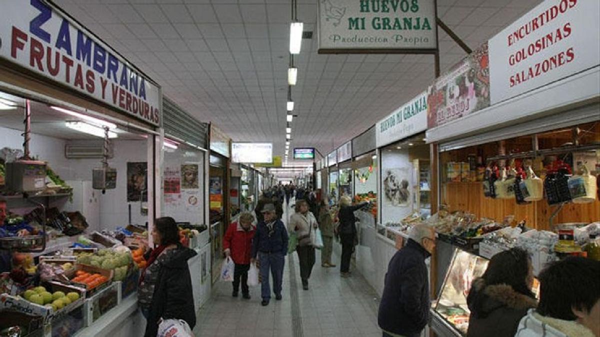 Interior del mercado de Huelin.