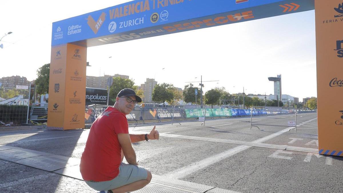 Un corredor portugués, ante la salida del Medio Maratón Valencia Trinidad Alfonso Zurich