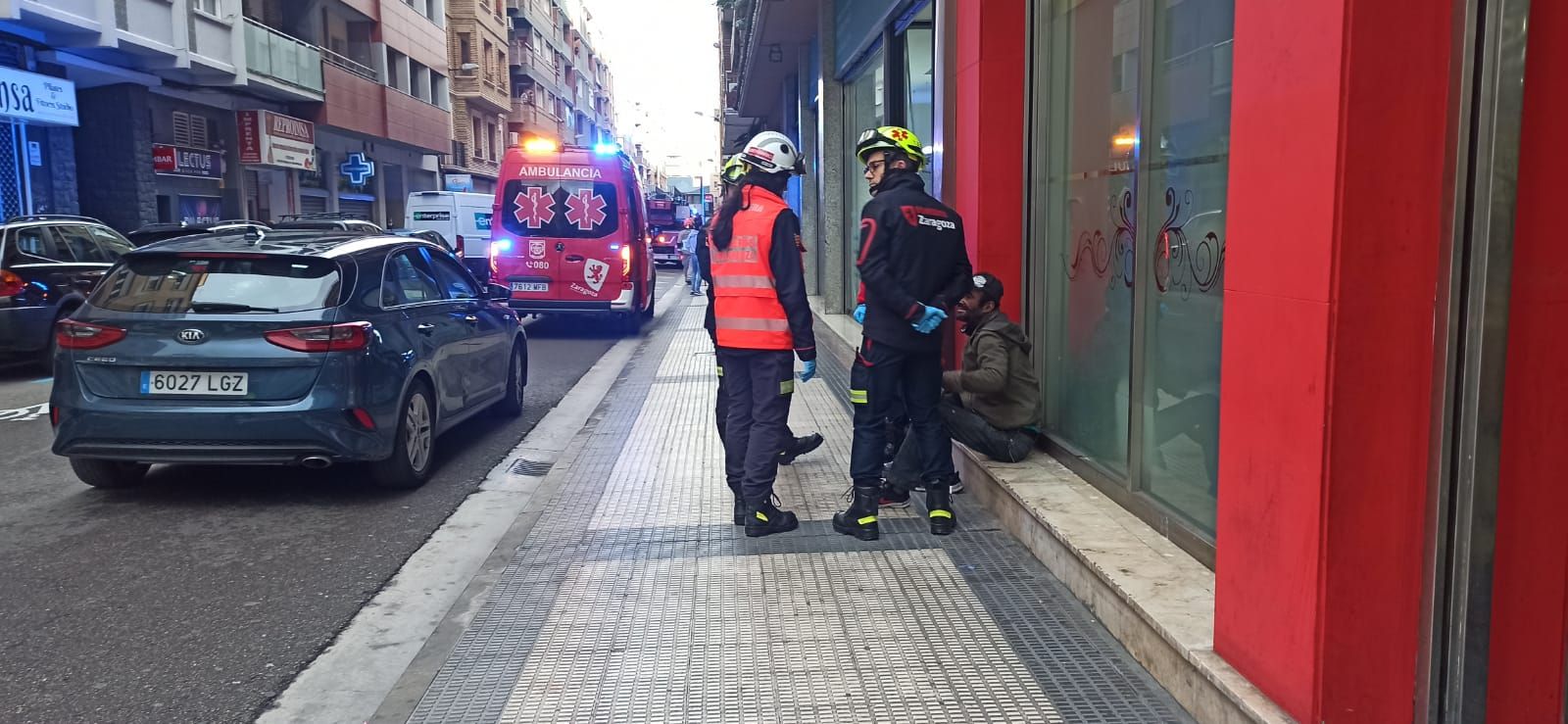 Susto en la calle Carmen por el incendio de un local en desuso