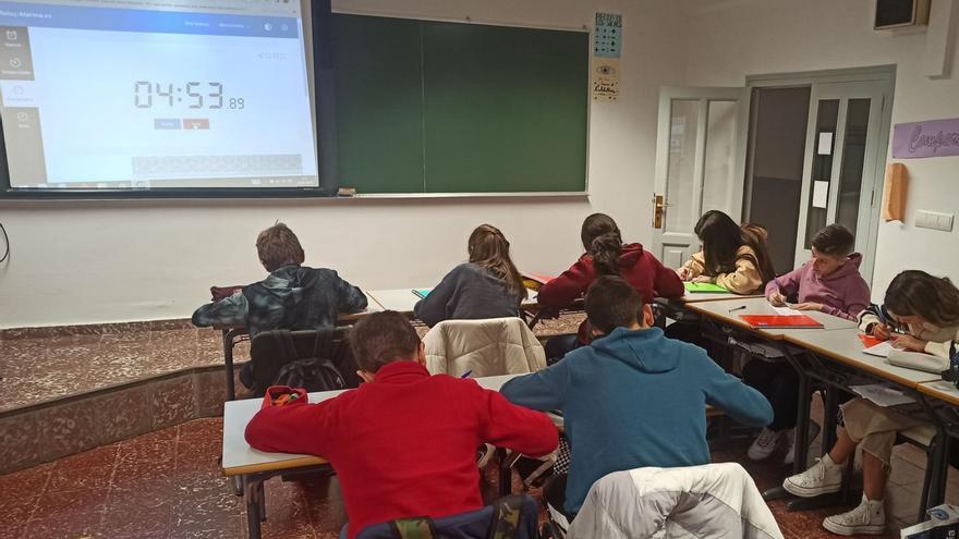 Un grupo de alumnos del colegio Sagrado Corazón de Jesús, durante la prueba de matemáticas. | Cedida