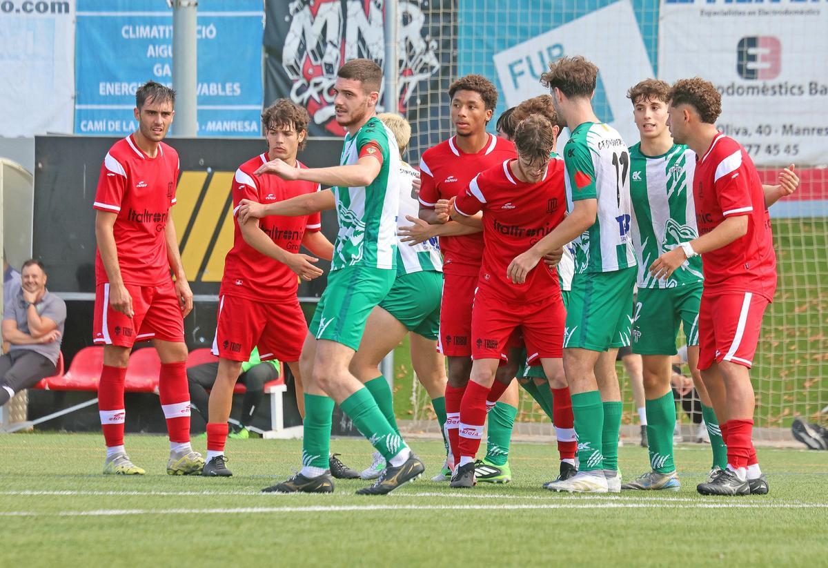 Imatge del duel d'anada entre Pirinaica i Singuerlín