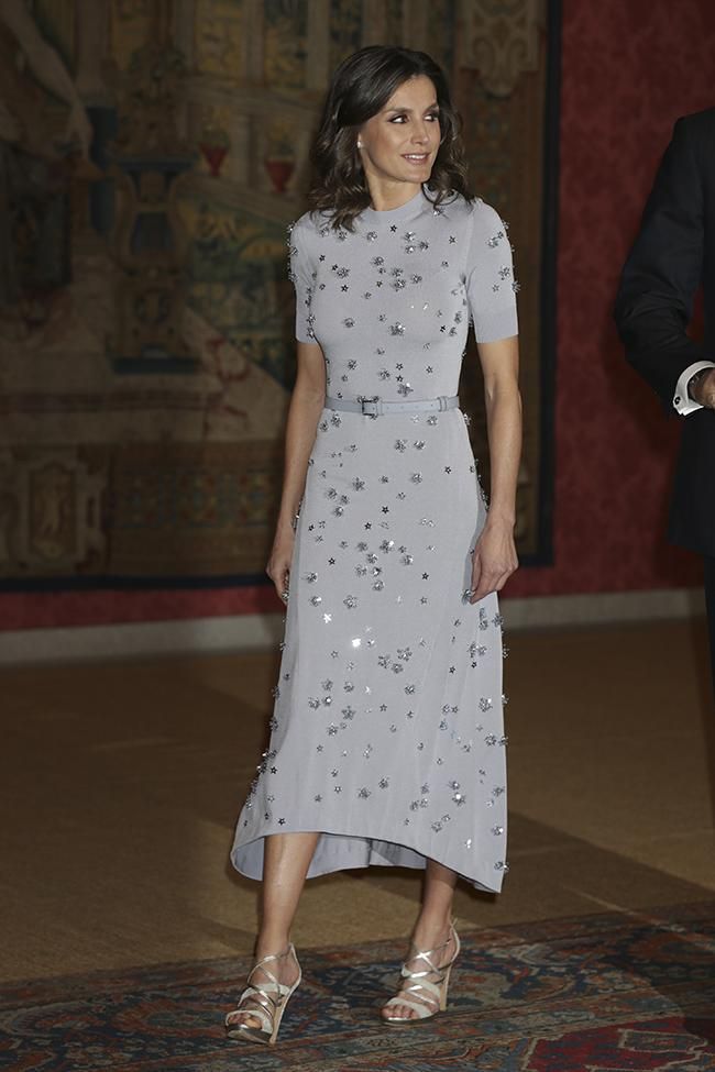 Letizia Ortiz con vestido de Nina Ricci de estrellas