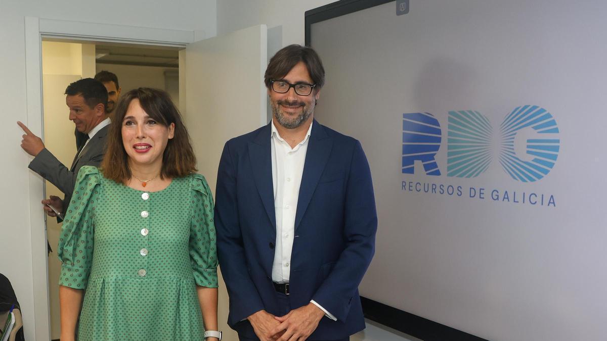La conselleira María Jesús Lorenzana y el consejero delegado de RDG, Emilio Bruquetas.
