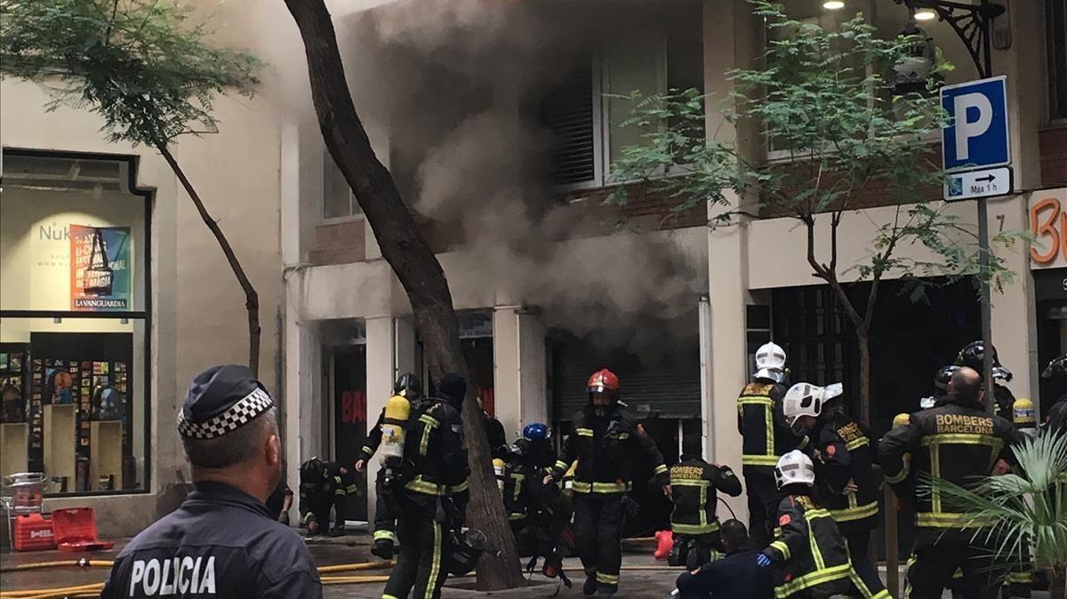 zentauroepp40071470 barcelona 12 09 2017 incendio en la calle bonsucc s numero 7170912111344