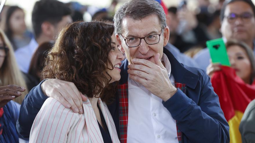 Feijóo y Ayuso bailan a ritmo del reguetón de Henry Méndez para atraer el voto latino