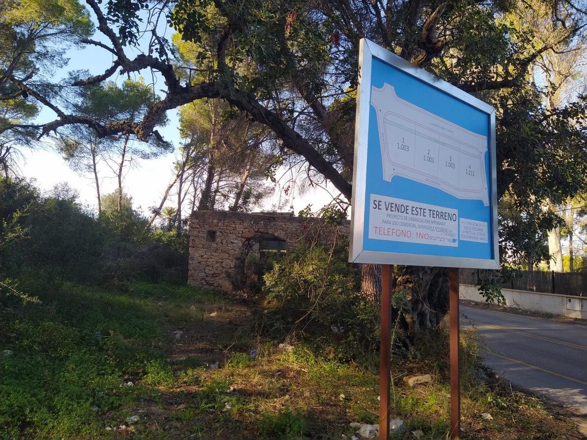 El cartel del terreno en venta