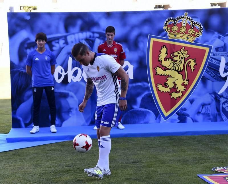 Presentación de la nueva equipación del Real Zaragoza para esta temporada