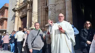 Movilización vecinal en Alcalà de Xivert para evitar el traslado de su párroco