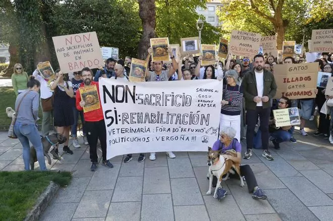 La Alameda se llena de voces contra el sacrificio de los perros del Refuxio de Bando