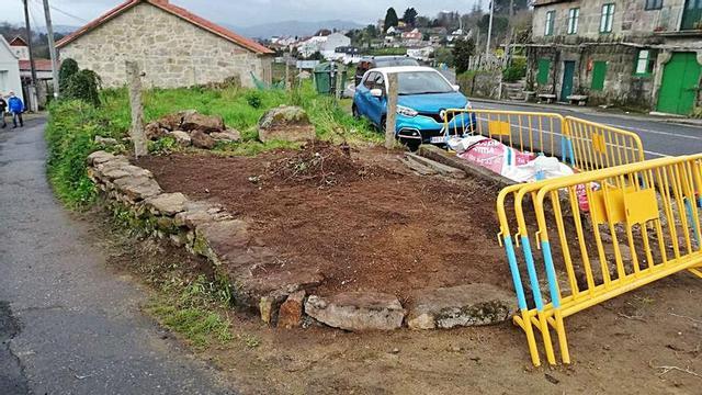 Nueva ubicación del cruceiro, en una finca cedida por un vecino.  | // FDV