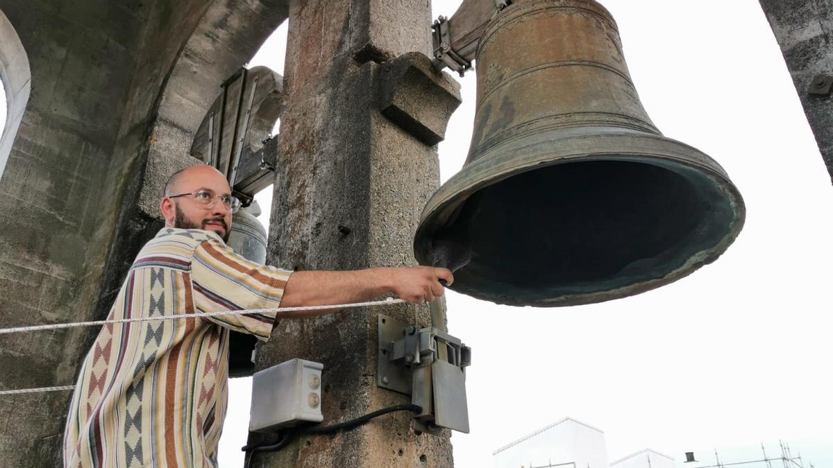 Toque manual y tradicional de las campanas para el repique procesional a cargo de la Asociación Campaneiros de Galicia