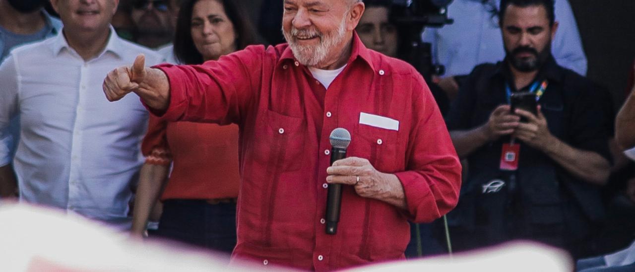 El candidato del Partido de los Trabajadores, el expresidente Lula da Silva, en un mitin electoral.