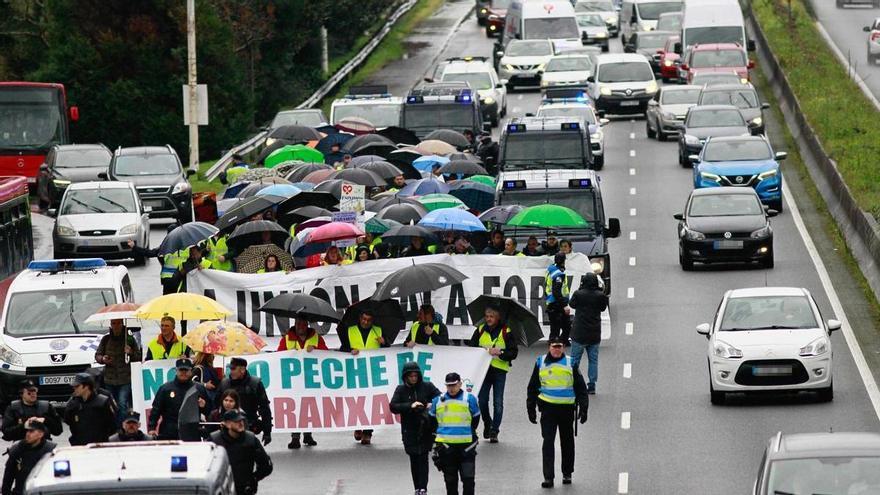 Ganaderos colapsan A Coruña contra el abandono del rural y unos políticos que los ignoran