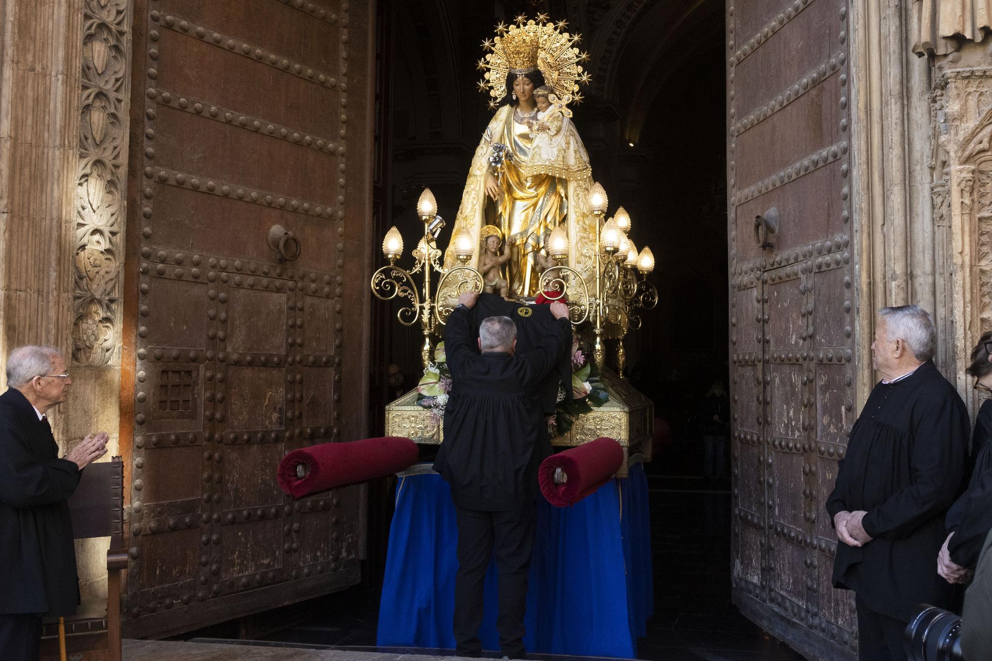 La Virgen de los Desamparados asiste al Tribunal de las Aguas