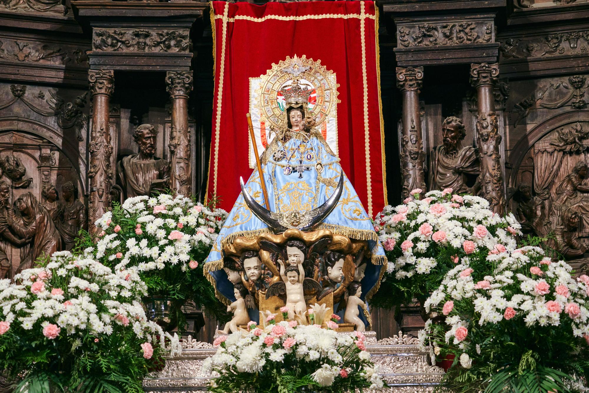 La patrona de Cáceres sigue recibiendo a los cacereños