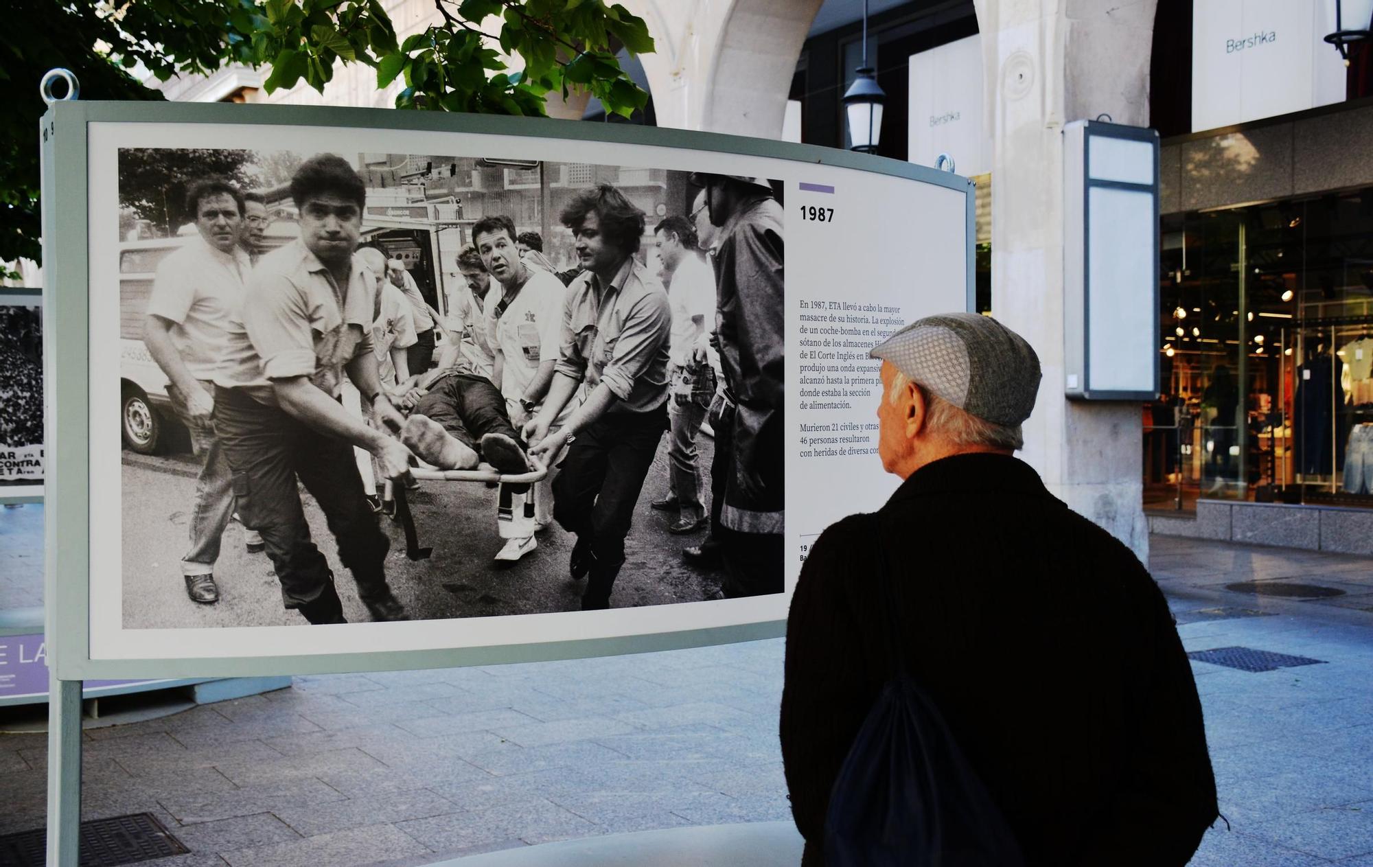 EN IMÁGENES | Zaragoza acoge la exposición &#039;La voz de las manos blancas&#039;, en homenaje a las víctimas de ETA