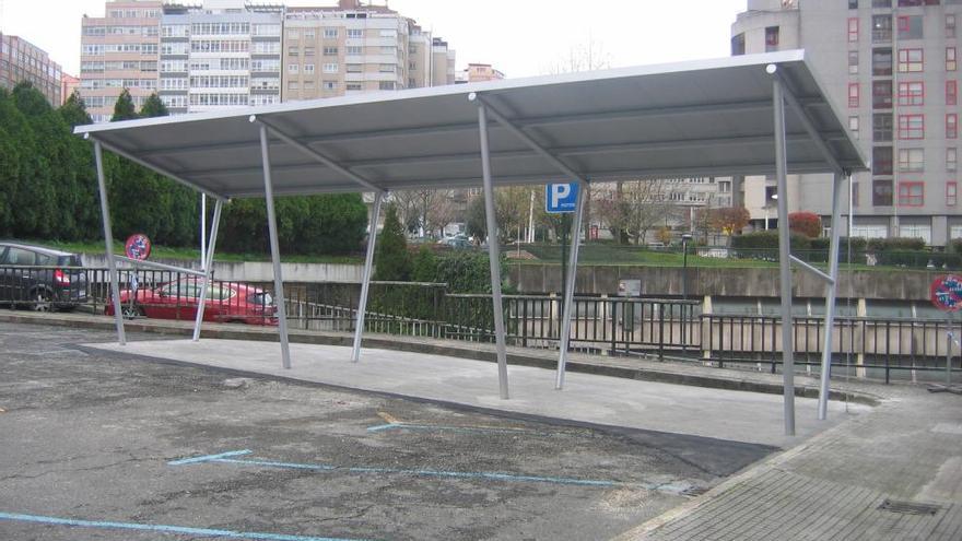 A Coruña estrena su primer aparcamiento de motos cubierto
